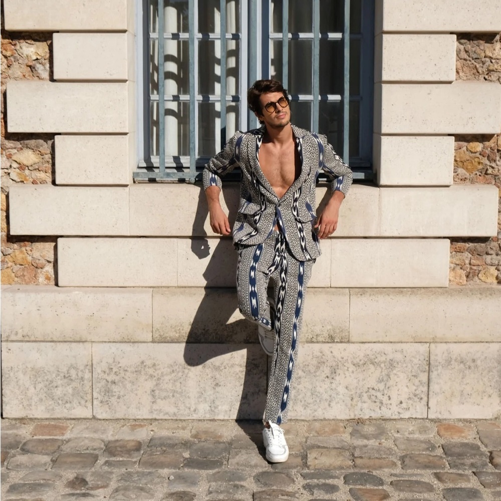 Blazer and matching pants in ikkat-inspired patterns